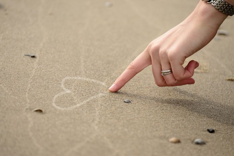 hand-4752642_1280